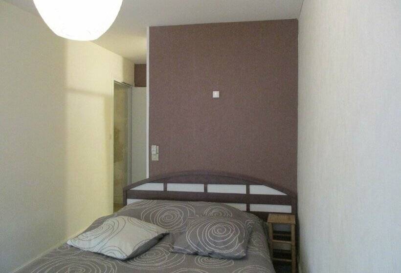 Номер Стандарт, Le Relais De Montils