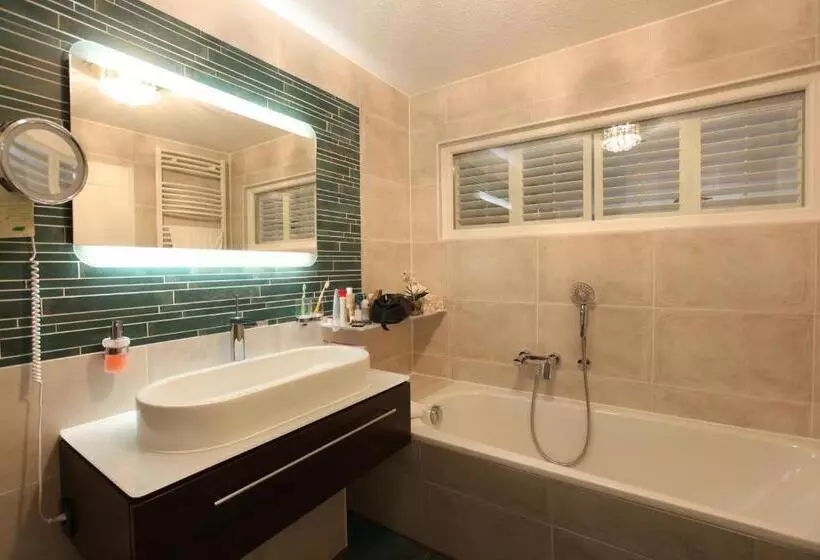 Suite with lake view, Panorama Seeresort & Spa