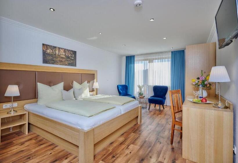 Номер Deluxe с Балконом, Restaurant Zum Goldenen Anker Mit Hallenbad & Wellnessbereich