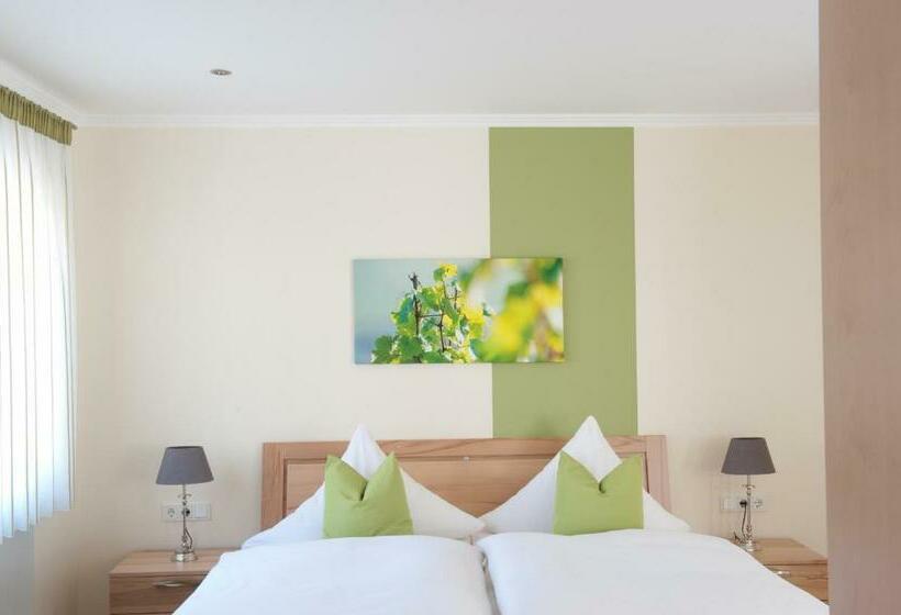 סוויטת ג'וניור עם טרסה, Weingut Hees   Landgasthof Zum Jäger Aus Kurpfalz