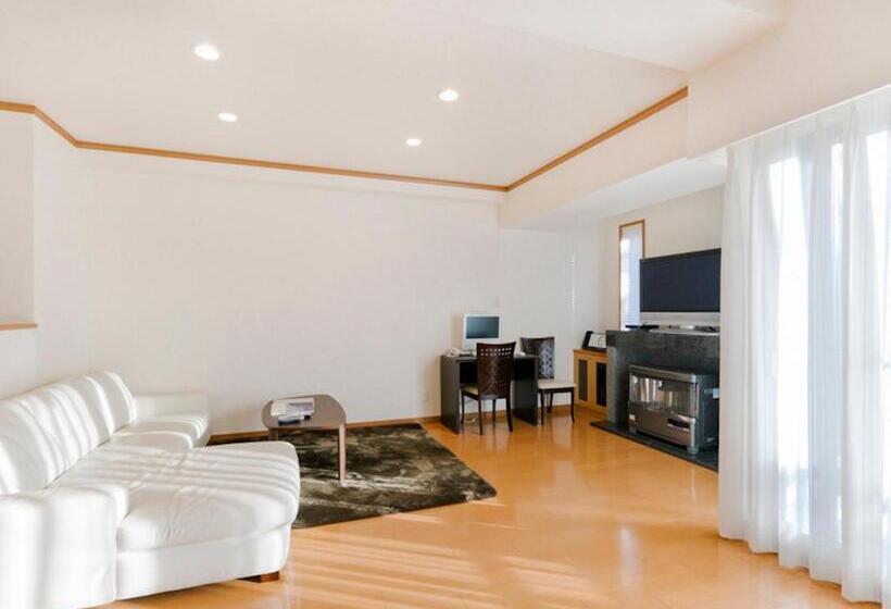 شقة غرفتين, Mountainside Palace