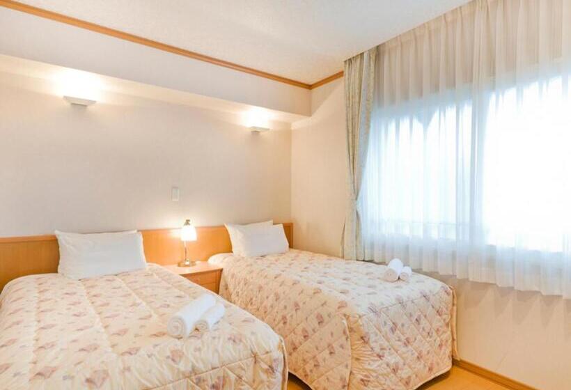 غرفة قياسية رباعية, Mountainside Palace