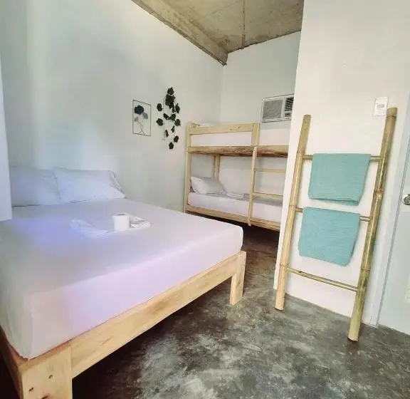 スタンダード４人部屋, Camotes Hostel Resort