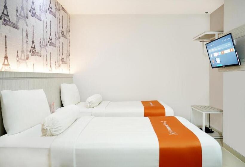 디럭스 룸, Front One Hotel Sragen