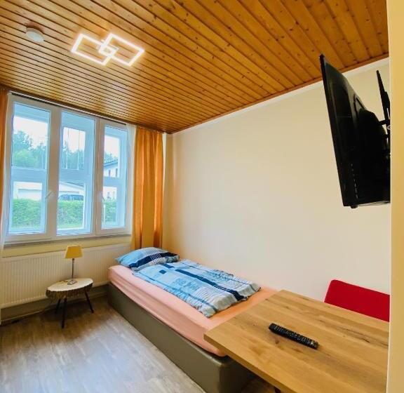 スタンダードルーム, Hostel