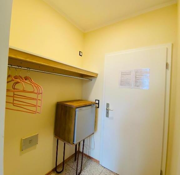 Номер Стандарт, Hostel