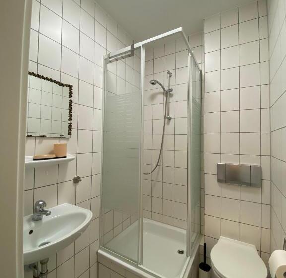 スタンダードルーム, Hostel