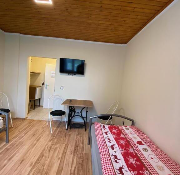 スタンダードルーム, Hostel