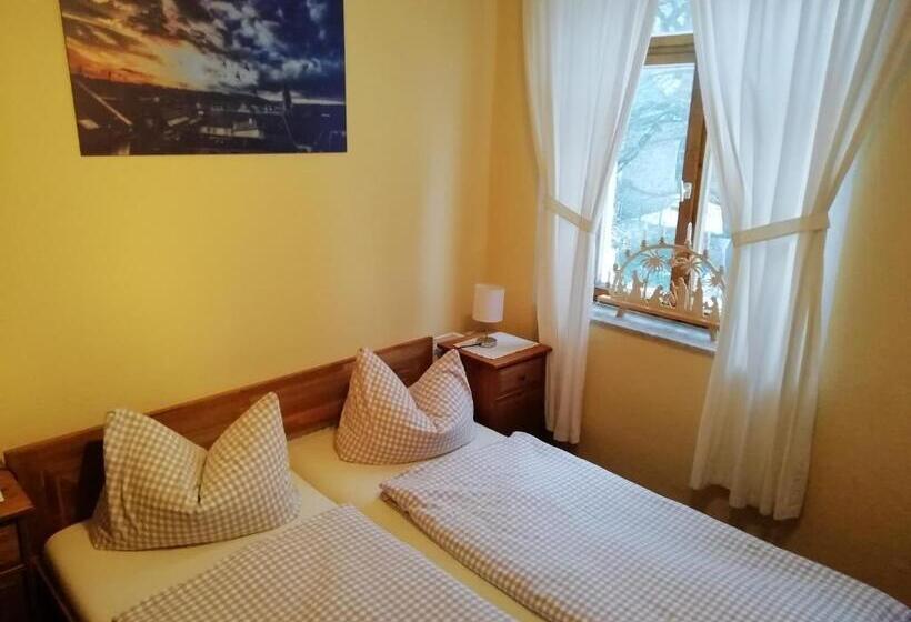 Номер Стандарт, Gaststätte & Pension Zum Türmer