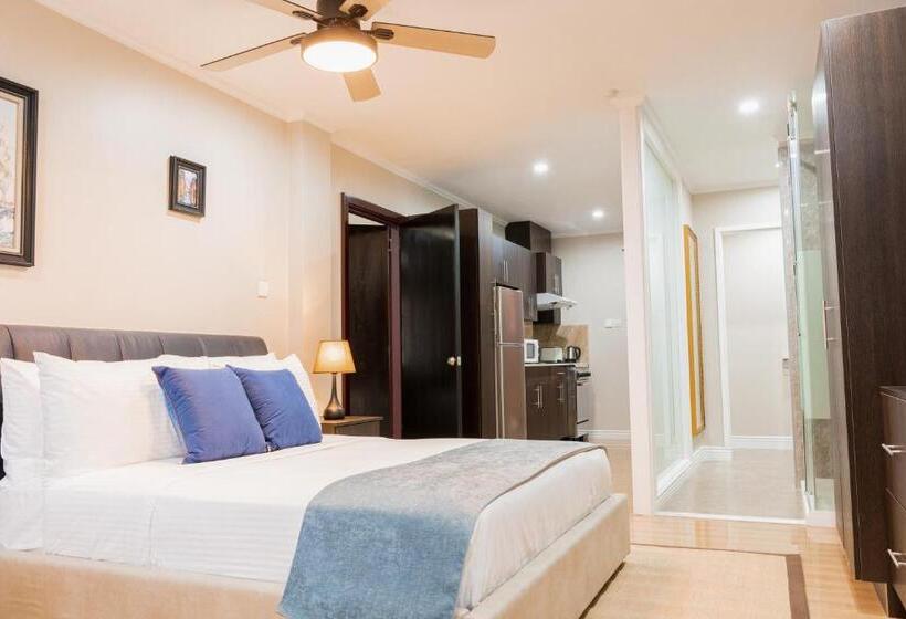 اتاق سوپریور, Myah's