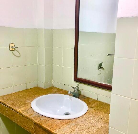 غرفة قياسية ثلاثية مزودة بشرفة, Nathaliya