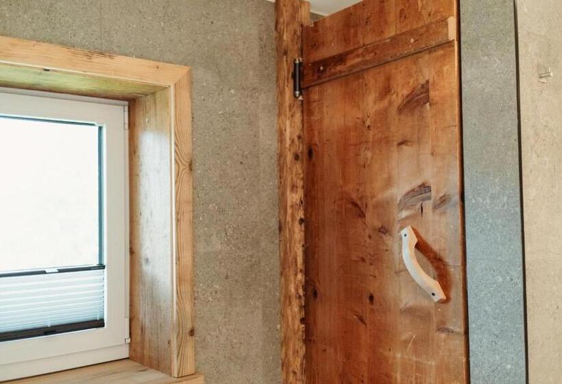 اتاق سوپریور, Sonne Wilhams