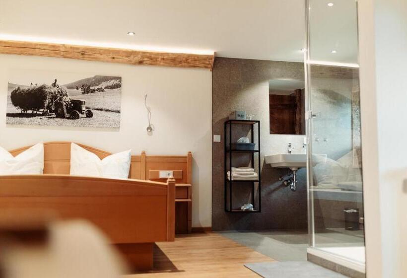 اتاق سوپریور, Sonne Wilhams