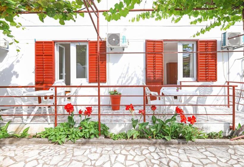 اتاق استاندارد سه نفره, Apartmani I Sobe Radojičić