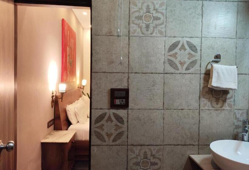 Deluxe-huone, Meeram Ganga, A Heritage Stay By The Ganges At Triveni Ghat