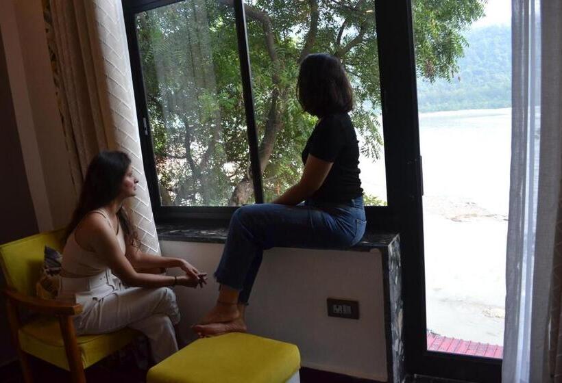 Superior-huone King-vuode, Meeram Ganga, A Heritage Stay By The Ganges At Triveni Ghat