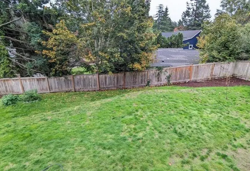Perhehuone, Private Guest Suite In West Bellevue Home