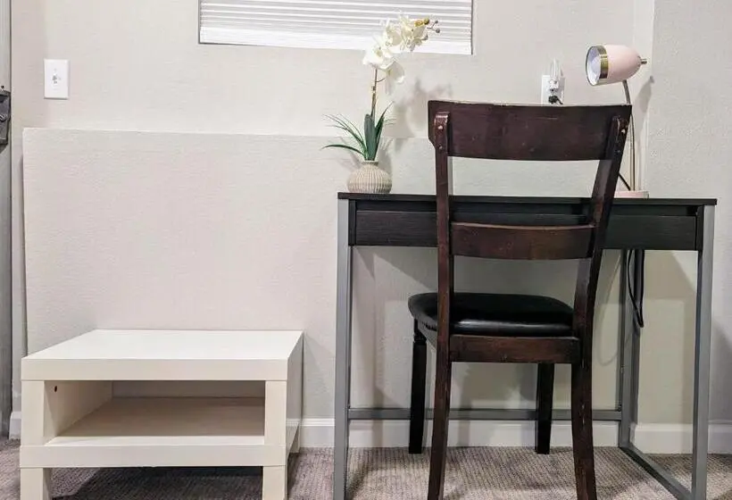 Perhehuone, Private Guest Suite In West Bellevue Home