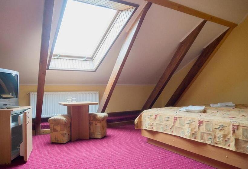 标准间, Perlyna Karpat