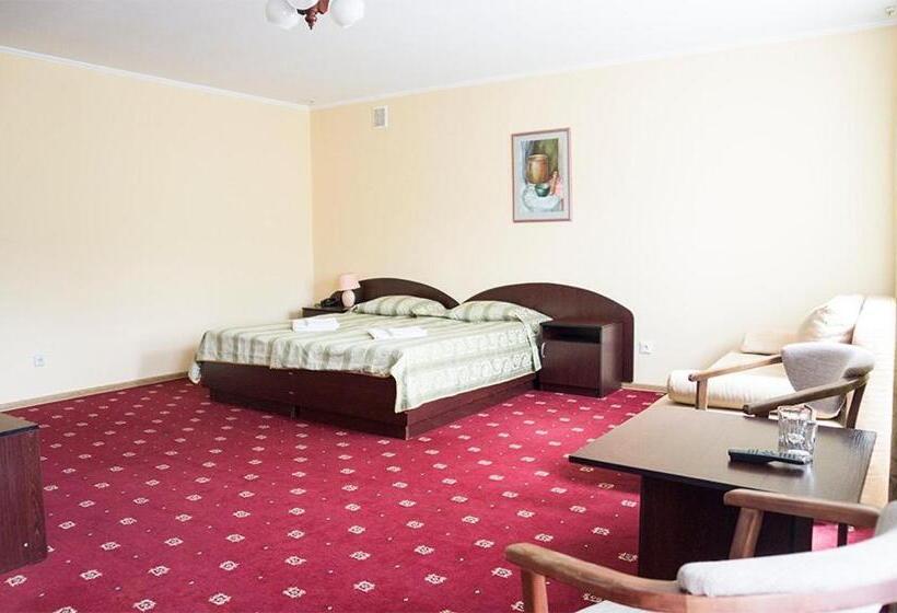 סוויטת ג'וניור משפחתית, Perlyna Karpat