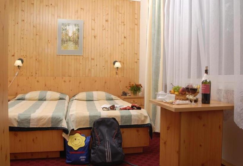 חדר אקונומי, Perlyna Karpat