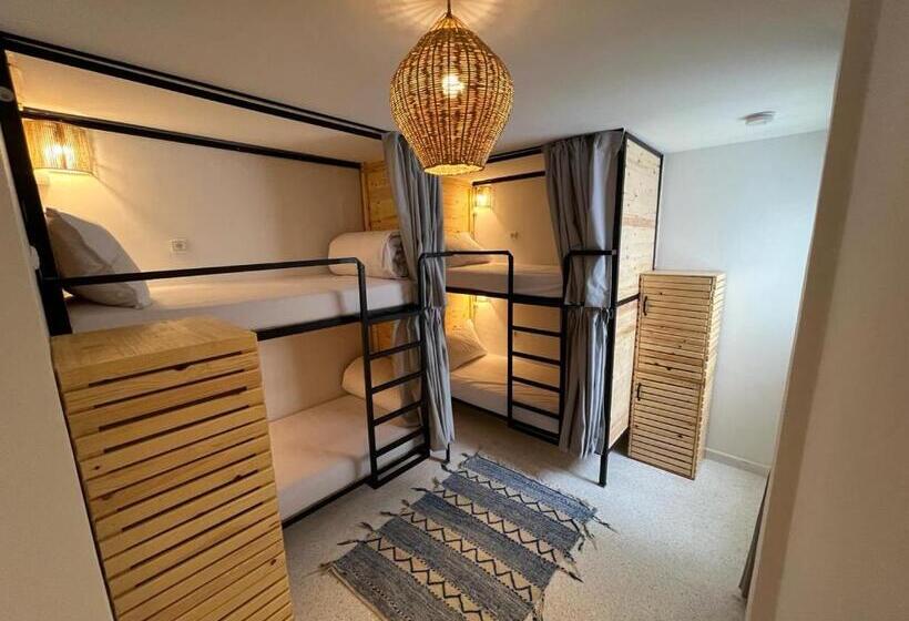Quarto Quádruplo Estandar, Socco Hostel