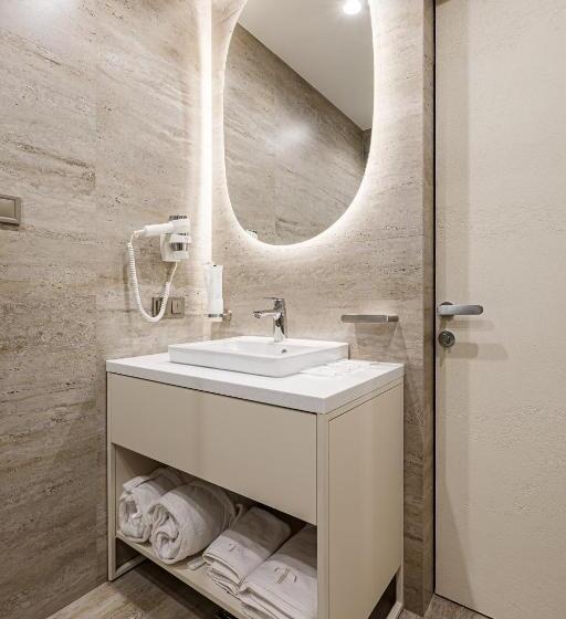 سوییت جونیور, Tavel Hotel & Spa