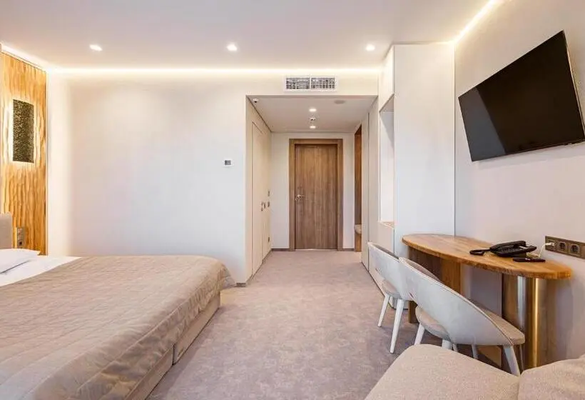سوییت جونیور, Tavel Hotel & Spa