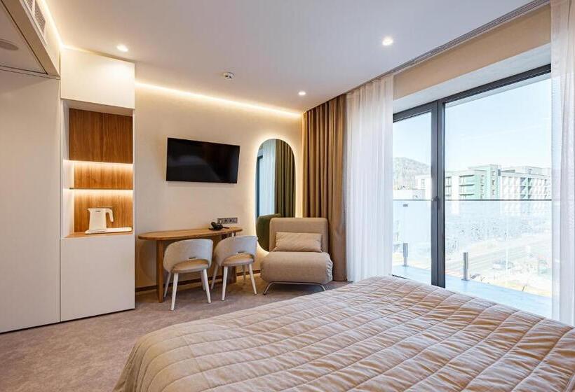 سوییت جونیور, Tavel Hotel & Spa