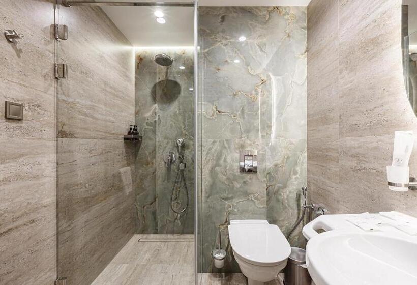 스탠다드 스튜디오, Tavel Hotel & Spa
