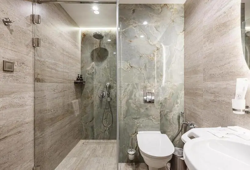 استودیوی استاندارد, Tavel Hotel & Spa