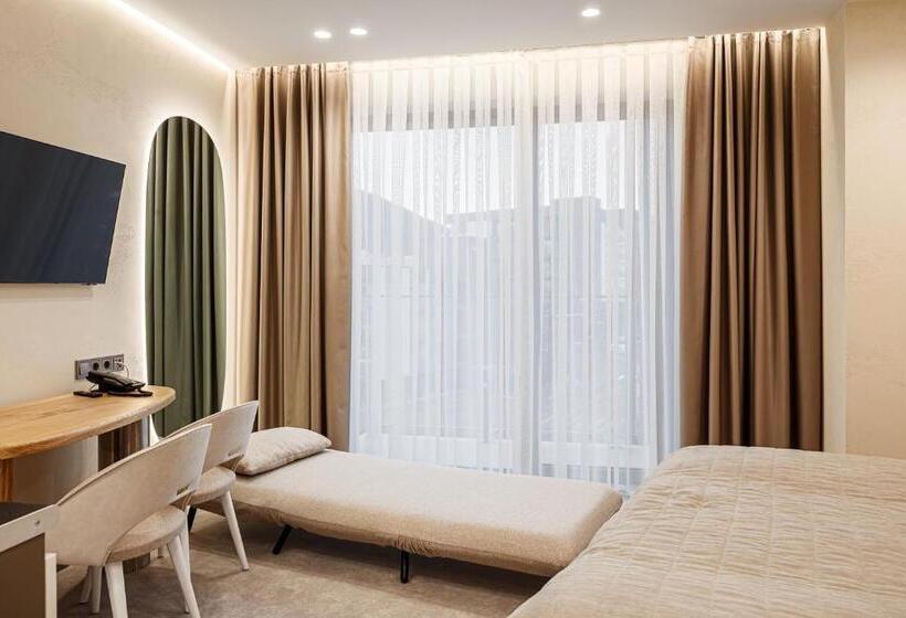 استودیوی استاندارد, Tavel Hotel & Spa