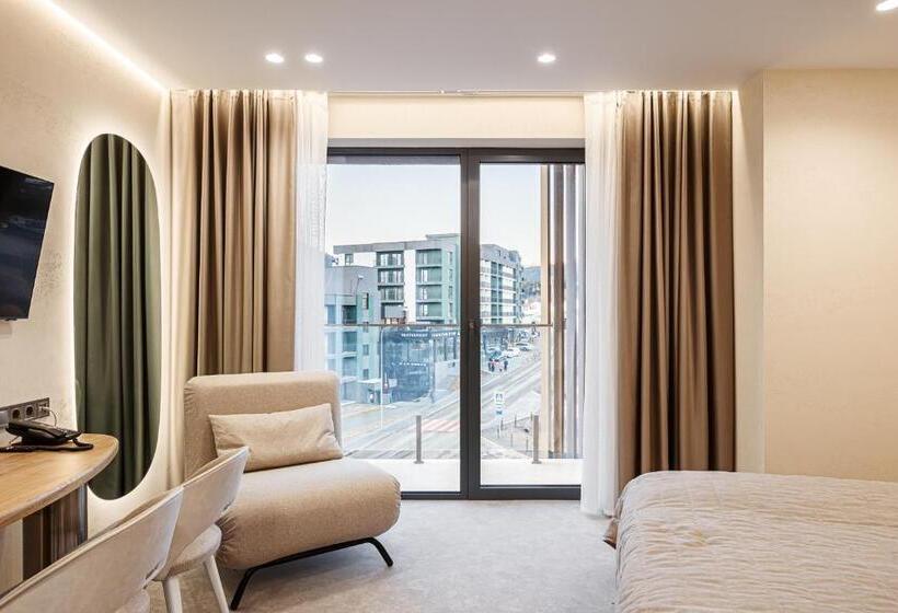 스탠다드 스튜디오, Tavel Hotel & Spa