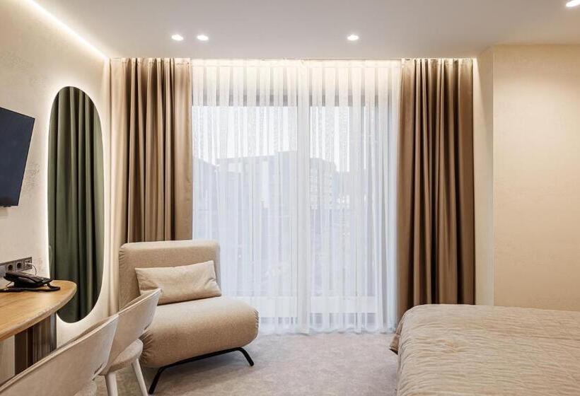 استودیوی استاندارد, Tavel Hotel & Spa