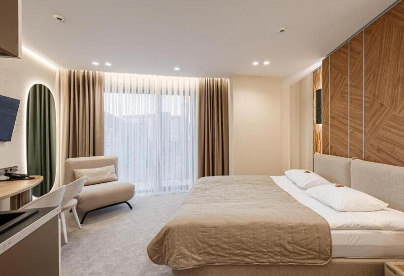 استودیوی استاندارد, Tavel Hotel & Spa