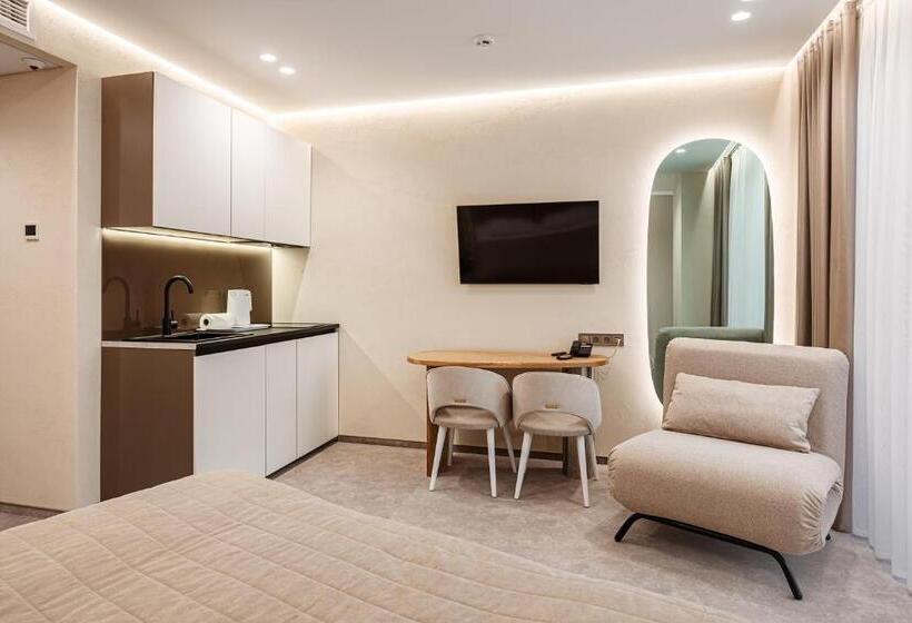 استودیوی استاندارد, Tavel Hotel & Spa