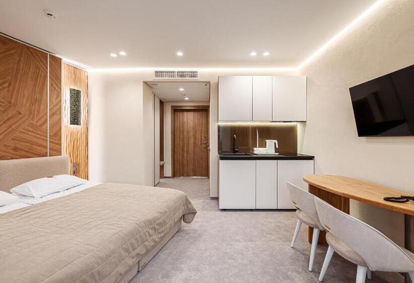 استودیوی استاندارد, Tavel Hotel & Spa