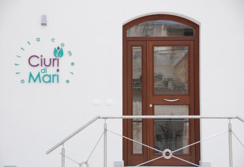 חדר סטנדרט לשלושה, Ciuri Di Mari