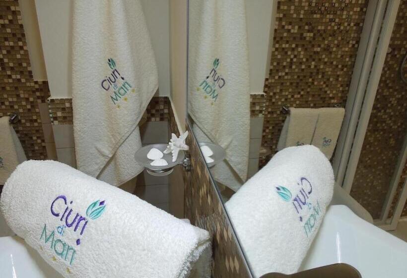 חדר סטנדרט לשלושה, Ciuri Di Mari