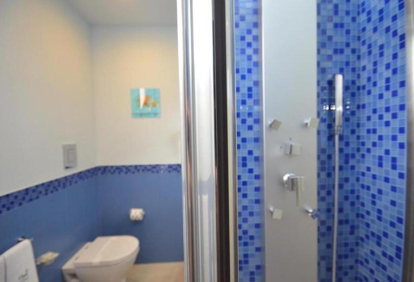 חדר סופריור לשלושה, Ciuri Di Mari