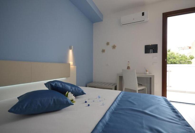 חדר סופריור לשלושה, Ciuri Di Mari