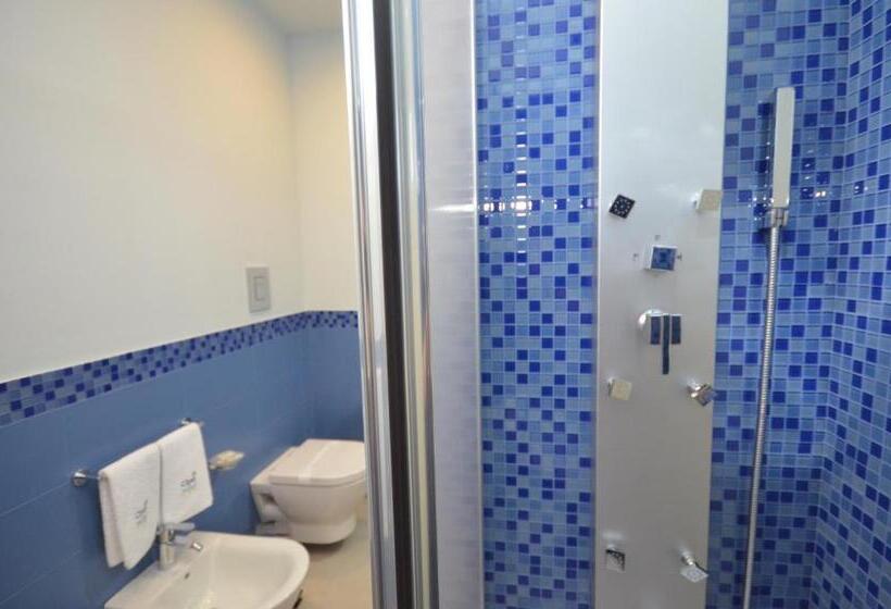 חדר סופריור לשלושה, Ciuri Di Mari