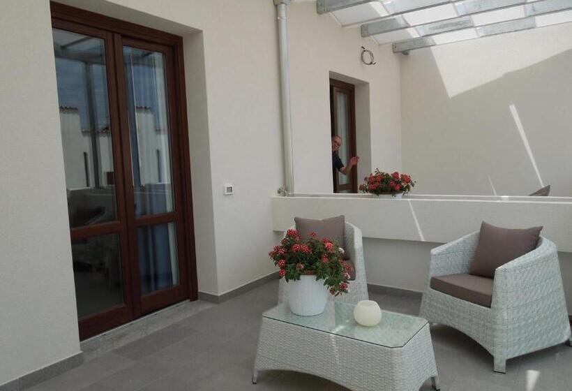 חדר סופריור לארבעה, Ciuri Di Mari