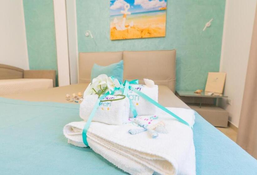 חדר קומפורט לשלושה, Ciuri Di Mari