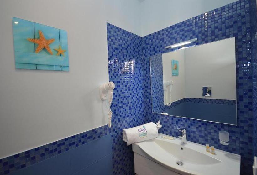 חדר קומפורט לשלושה, Ciuri Di Mari