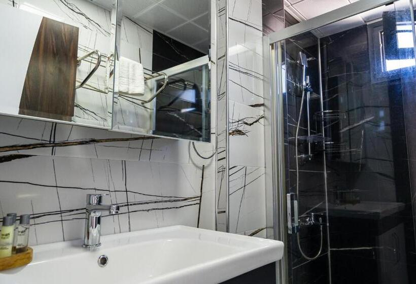 غرفة قياسية مطلّة علي حمام السباحة, No 48 Alaçatı