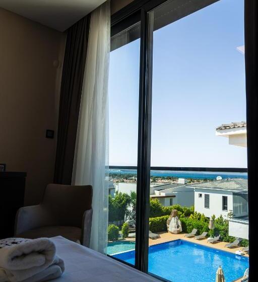 غرفة قياسية مطلّة علي حمام السباحة, No 48 Alaçatı