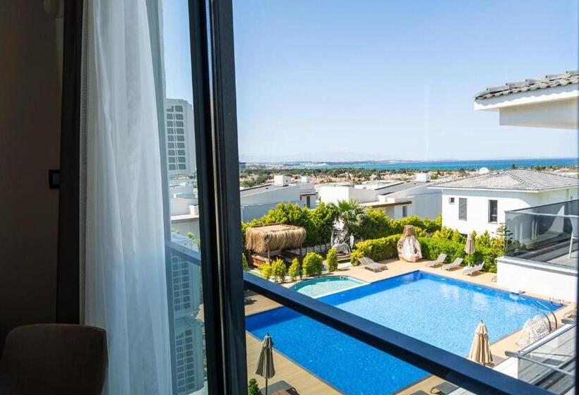 غرفة قياسية مطلّة علي حمام السباحة, No 48 Alaçatı