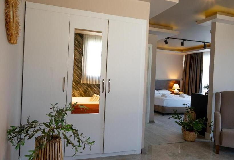 غرفة قياسية مزوَّدة بجاكوزي, No 48 Alaçatı