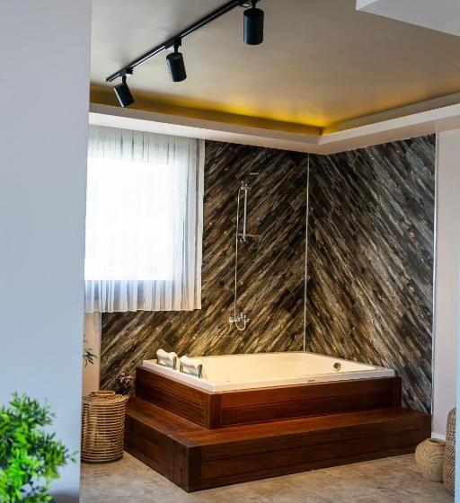 غرفة قياسية مزوَّدة بجاكوزي, No 48 Alaçatı